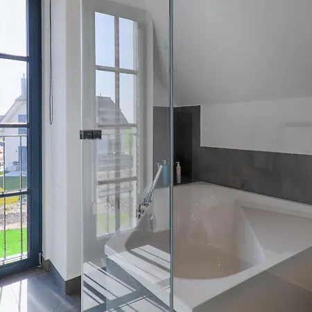 Reetland Am - Luxus Reetdachvilla Mit 3 Schlafzimmern, Sauna Und Kamin F20 Dranske