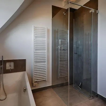 Reetland Am - Luxus Reetdachvilla Mit 3 Schlafzimmern, Sauna Und Kamin F20 Dranske