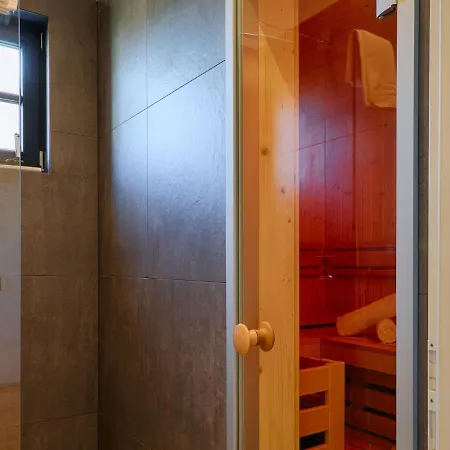 Nyaraló Reetland Am - Luxus Reetdachvilla Mit 3 Schlafzimmern, Sauna Und Kamin F20 Dranske