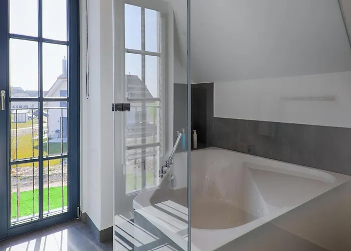 Reetland Am - Luxus Reetdachvilla Mit 3 Schlafzimmern, Sauna Und Kamin F20 Dranske