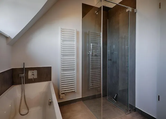 Reetland Am - Luxus Reetdachvilla Mit 3 Schlafzimmern, Sauna Und Kamin F20 Dranske