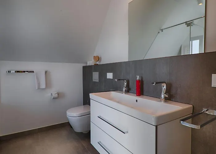 Reetland Am - Luxus Reetdachvilla Mit 3 Schlafzimmern, Sauna Und Kamin F20 Ferienhaus *